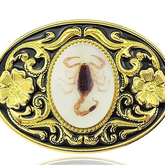 Gold tone belt buckle with scorpion design - Picture 1 of 7